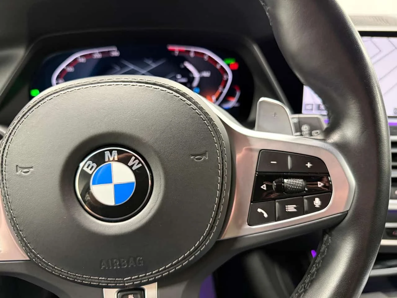 BMW X7 xDrive40i/CARFAX/AMBIENT/HUD/360 CAM/ПАНОРАМА/H K, снимка 9 - Автомобили и джипове - 53929146