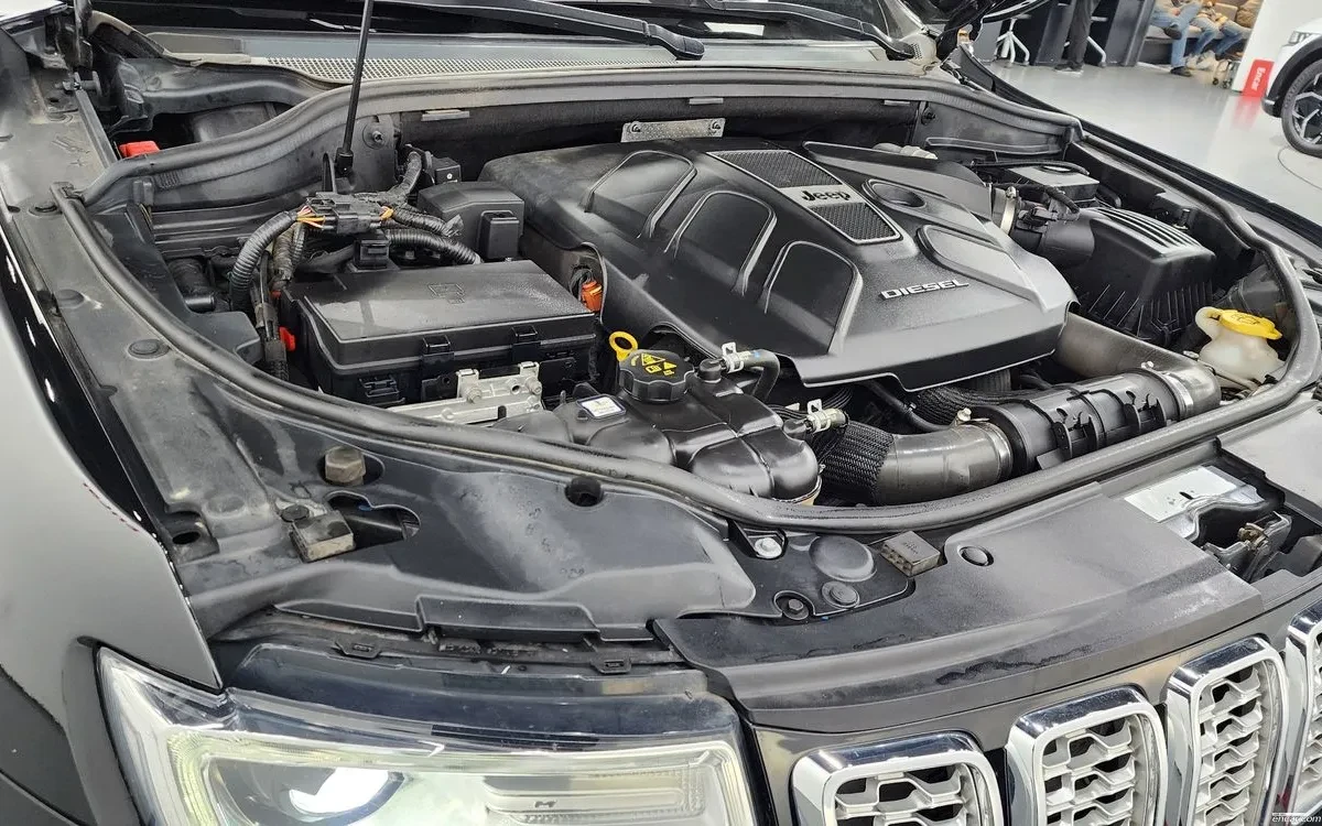 Jeep Grand cherokee 3.0 Diesel Summit, снимка 5 - Автомобили и джипове - 54763848
