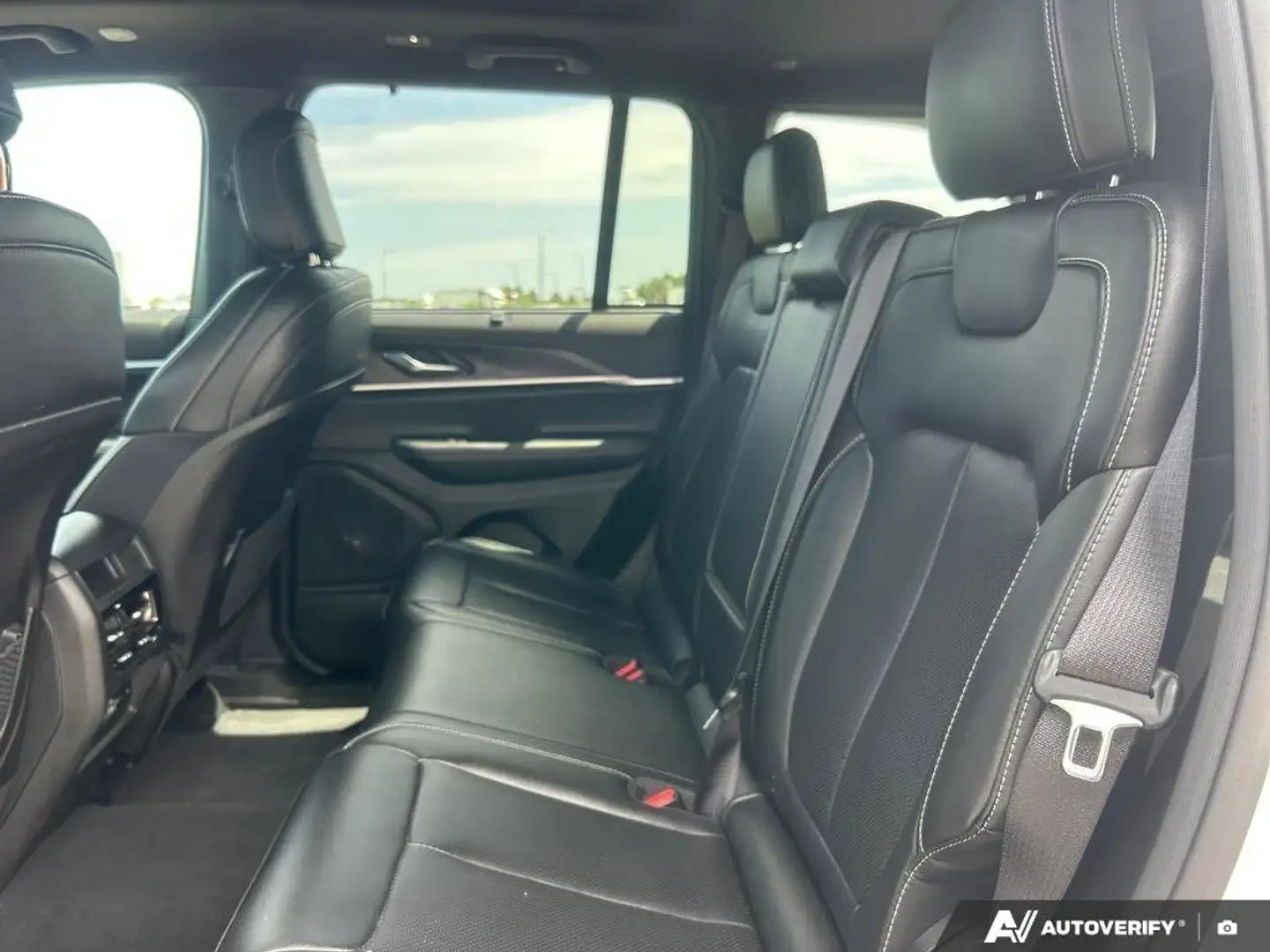Jeep Grand cherokee * Limited 4x4 | 2 Keys | Leather | Moonroof * CARF, снимка 11 - Автомобили и джипове - 54896303