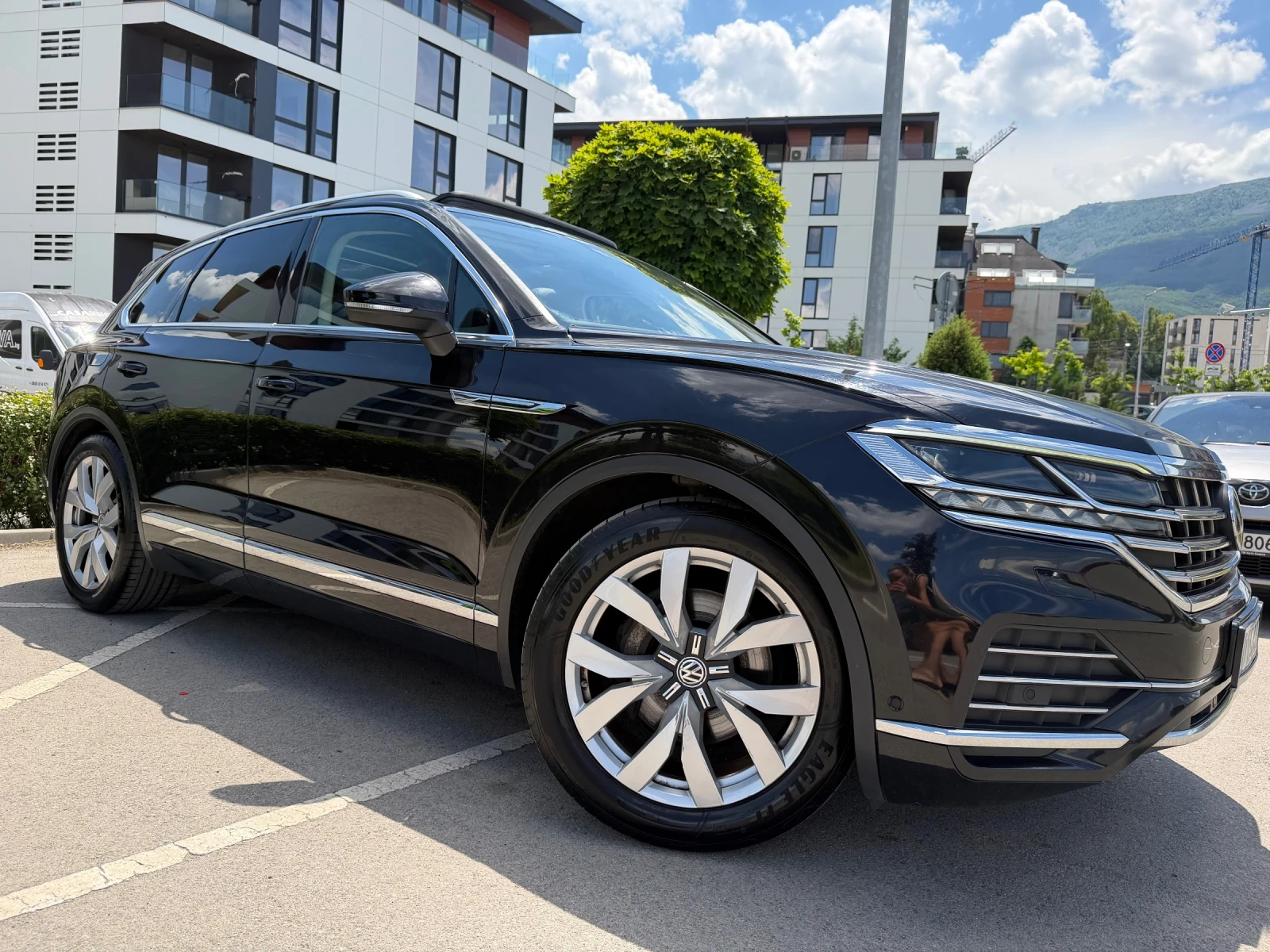 VW Touareg, снимка 2 - Автомобили и джипове - 54945826