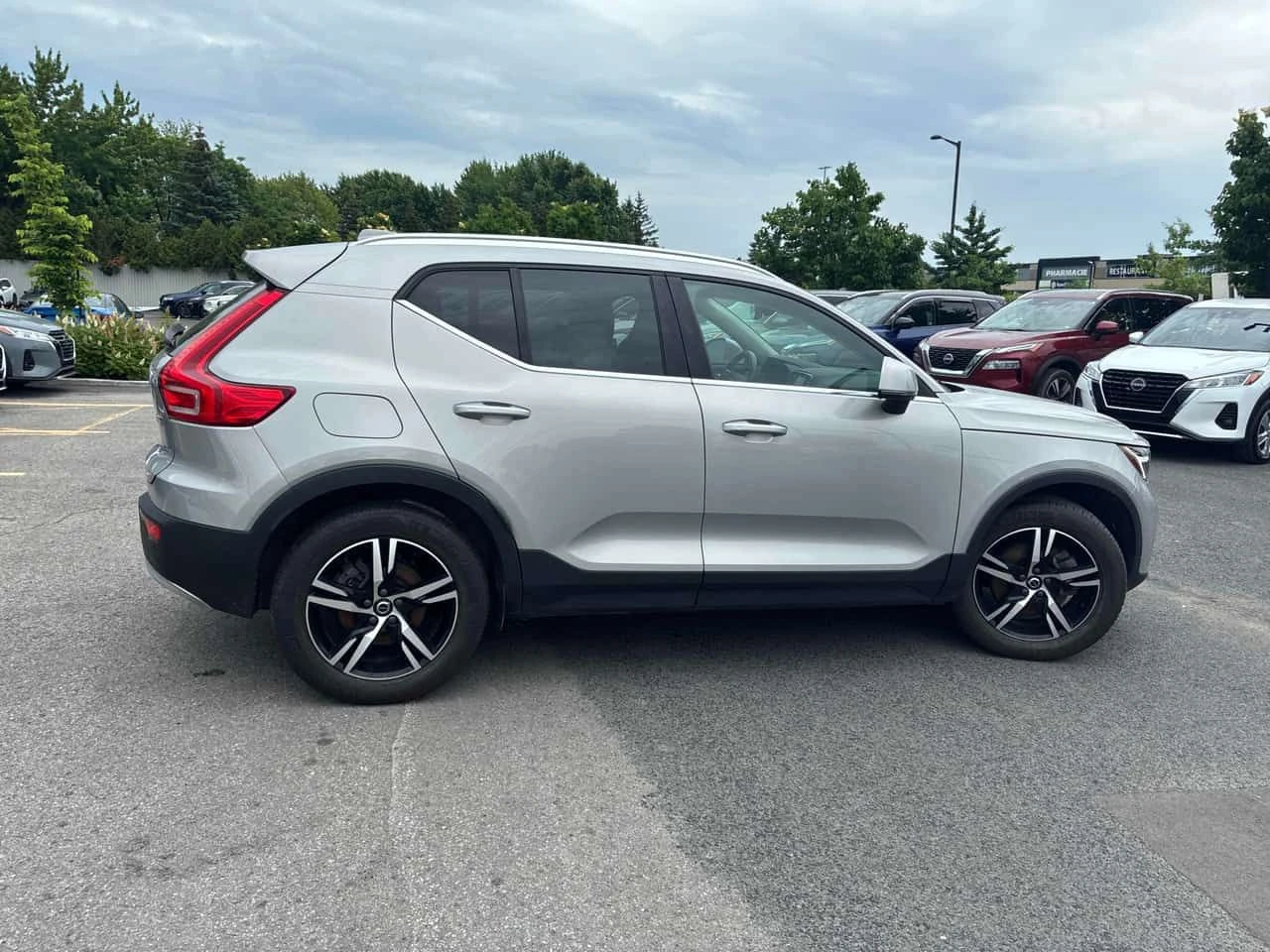 Volvo XC40 Plus Bright Theme | CARFAX | БЕЗ ПЪРВОНАЧАЛНА ВН, снимка 4 - Автомобили и джипове - 55106168