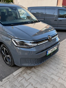 ����� �� �������� �� VW Caddy MAXI e-hybrid 7 ����� ����� ���������� 8000��.