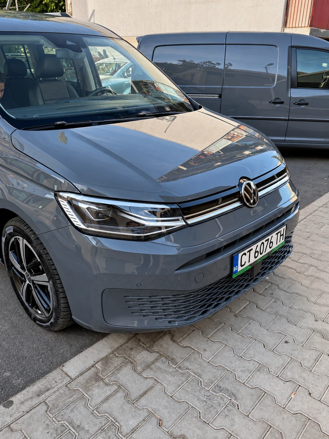 VW Caddy MAXI e-hybrid 7 места първи собственик 8000км., снимка 4 - Бусове и автобуси - 56331230