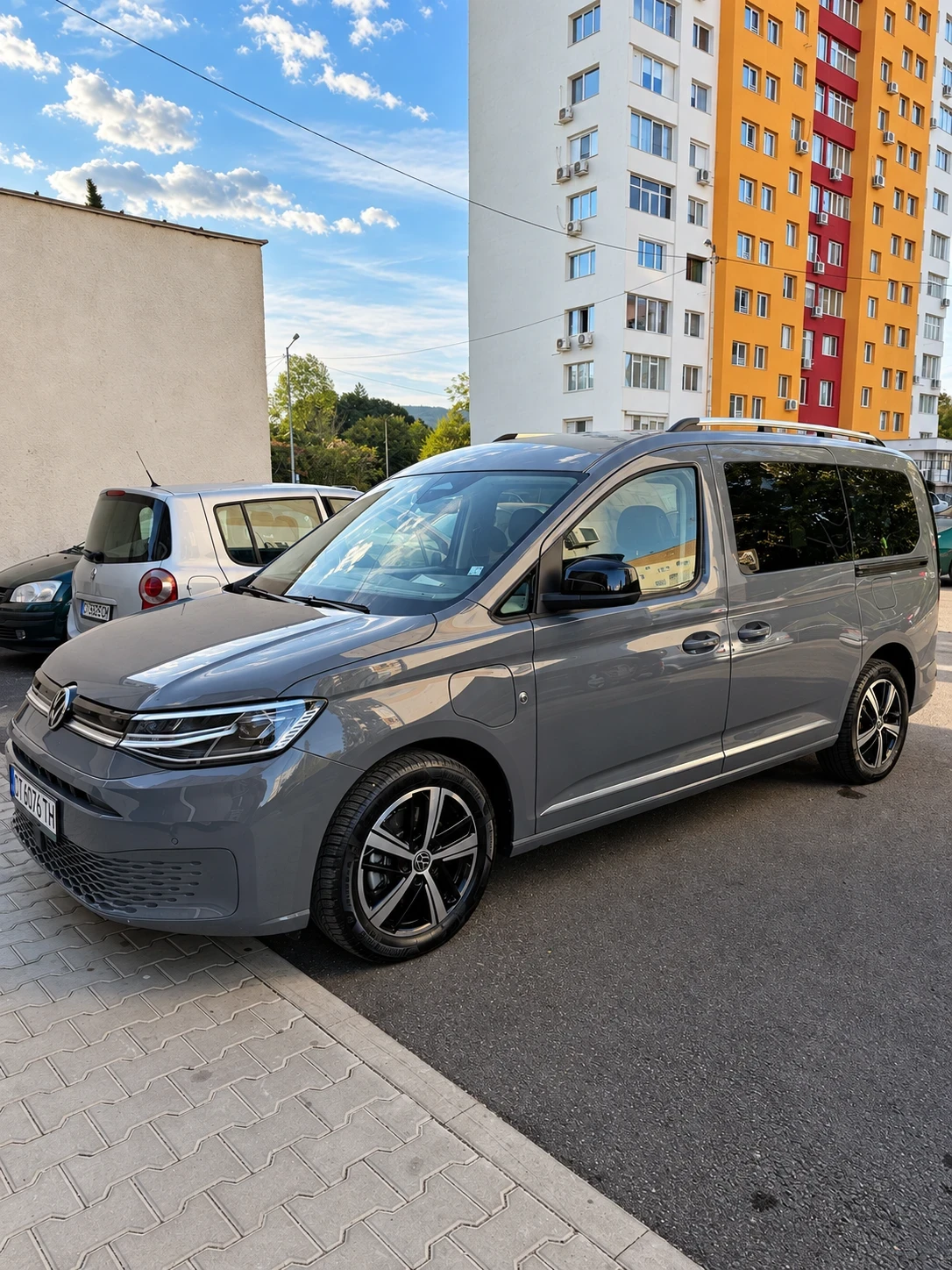 VW Caddy MAXI e-hybrid 7 места първи собственик 8000км., снимка 5 - Бусове и автобуси - 56331230