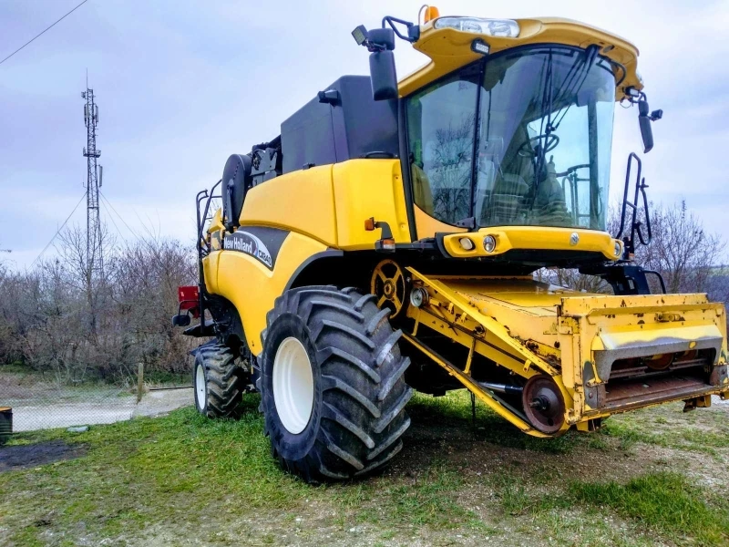 Комбайн New Holland CX840, снимка 1 - Селскостопанска техника - 49493236