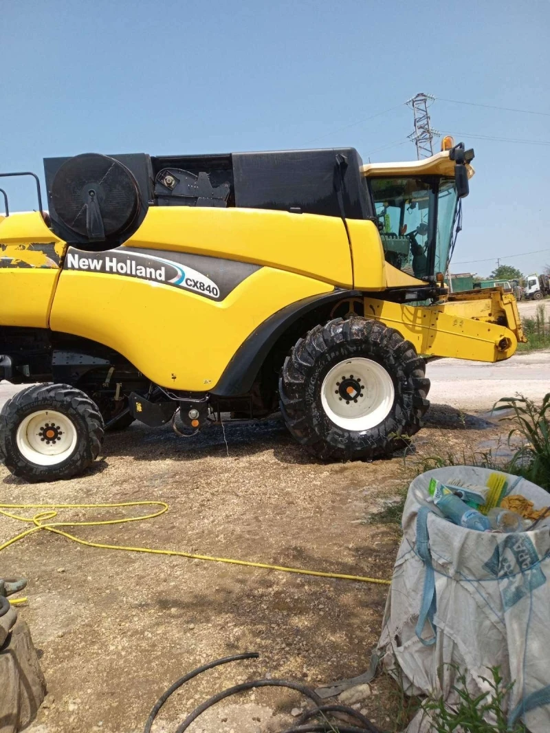 Комбайн New Holland CX840, снимка 3 - Селскостопанска техника - 48239641