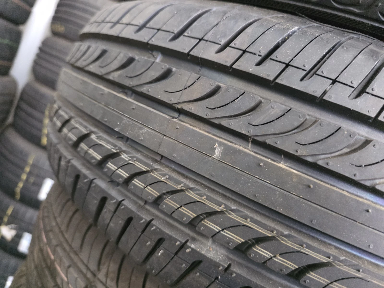 Гуми Летни 205/60R15, снимка 5 - Гуми и джанти - 56731023