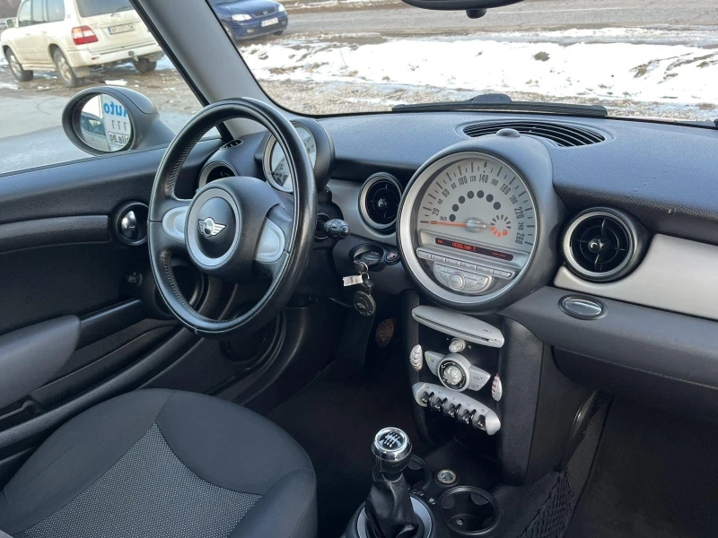 Mini One 1.6I 6ск. EURO 5A 139 000км КАТО НОВО, снимка 11 - Автомобили и джипове - 49201137