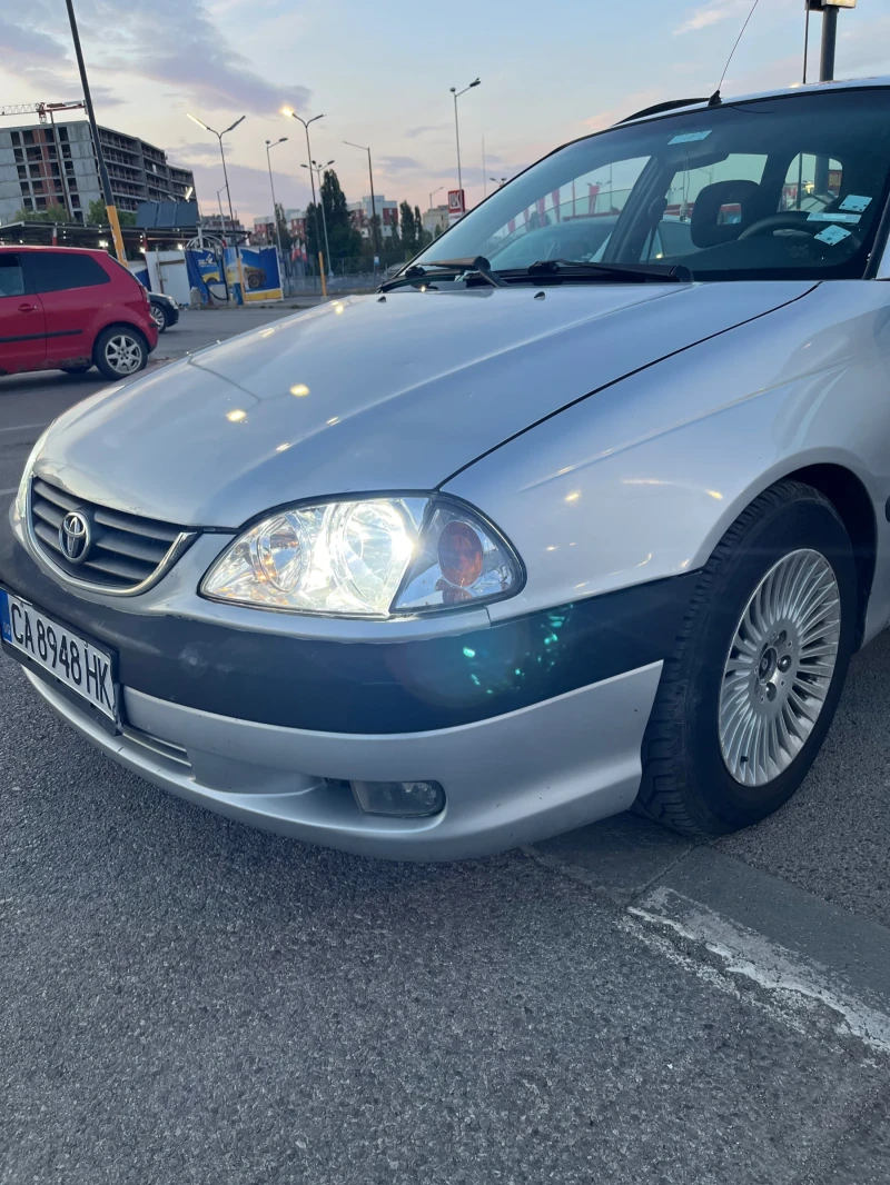 Toyota Avensis УНИКАТ!!! ПЪЛНА СЕРВИЗНА ИСТОРИЯ, снимка 2 - Автомобили и джипове - 52173637