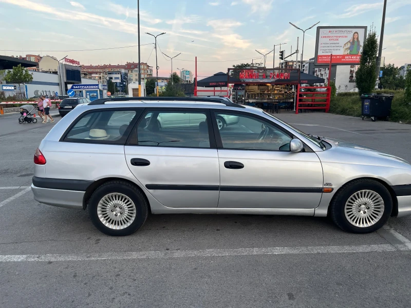 Toyota Avensis УНИКАТ!!! ПЪЛНА СЕРВИЗНА ИСТОРИЯ, снимка 4 - Автомобили и джипове - 52173637