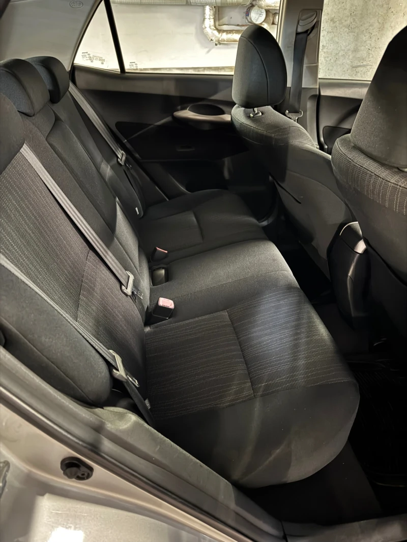 Toyota Auris 1.6 Газ/Бензин, снимка 7 - Автомобили и джипове - 52136466