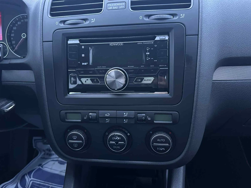 VW Golf 1.6i* 102кс* Климатик* Германия* Оригинал* Топ, снимка 11 - Автомобили и джипове - 52664953