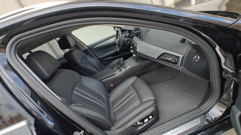 BMW 520 d xDrive Touring, снимка 13 - Автомобили и джипове - 52855978