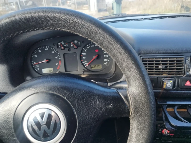VW Golf 1.6 LPG, снимка 5 - Автомобили и джипове - 52939865