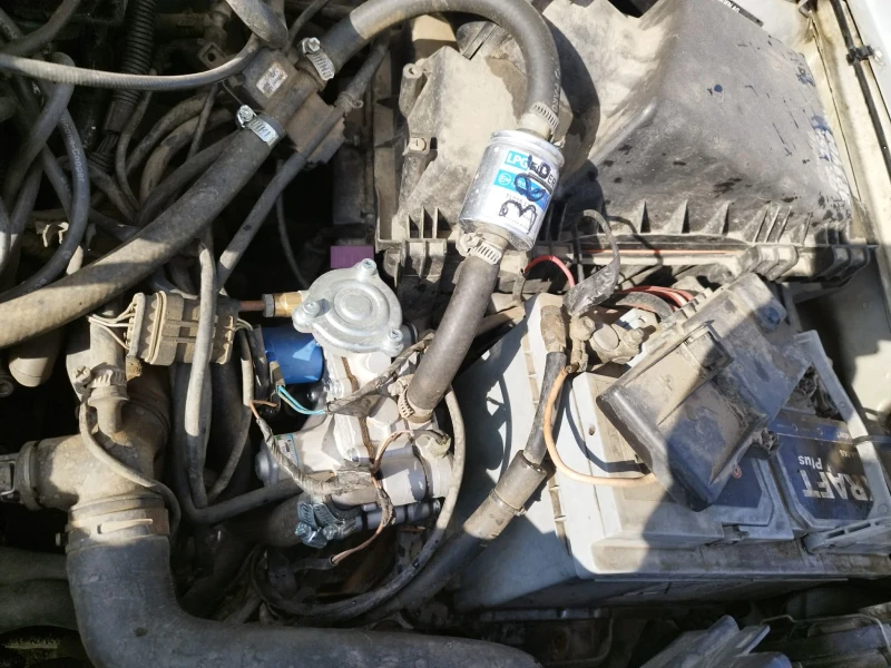 VW Golf 1.6 LPG, снимка 6 - Автомобили и джипове - 52939865