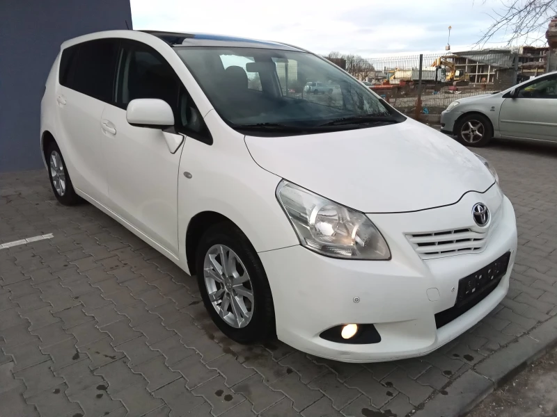Toyota Verso 2.0D4D-126kc. Панорама, снимка 3 - Автомобили и джипове - 53047420