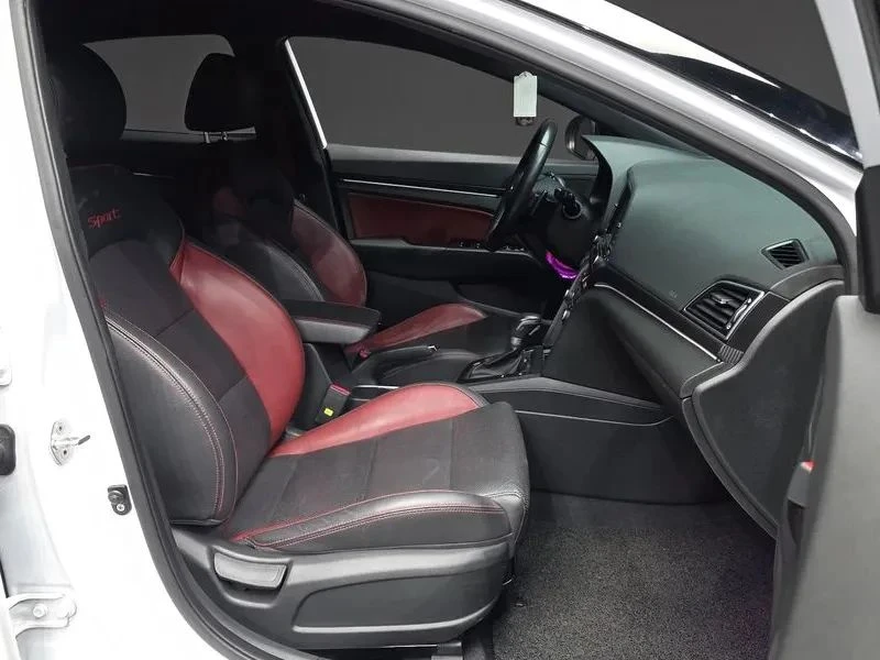 Hyundai Elantra, снимка 11 - Автомобили и джипове - 56724880