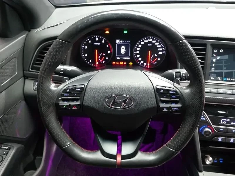 Hyundai Elantra, снимка 13 - Автомобили и джипове - 56724880