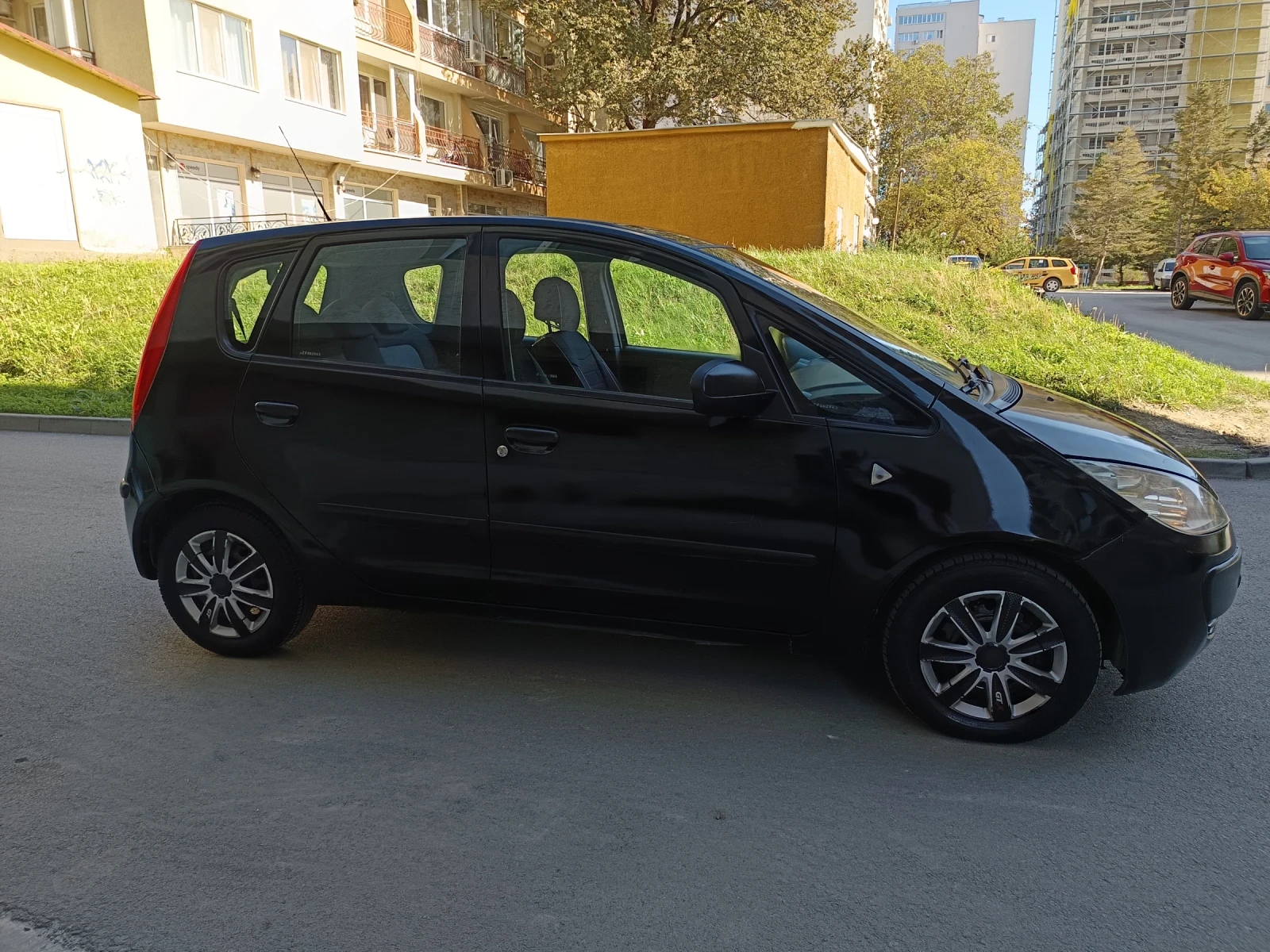 Mitsubishi Colt 1, 1 бензин 70 к.с - изображение 8