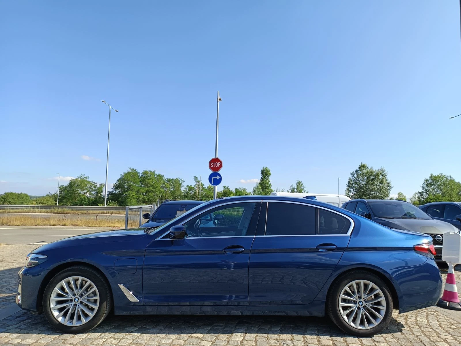 BMW 530E 530e (292 Hp) Plug-in Hybrid Steptronic - изображение 7