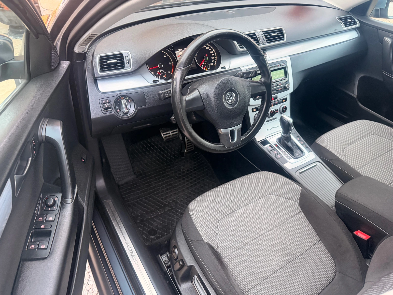 VW Passat  ALLTRACK* 100%км* AВТОМАТИК* 170ks* PANORAMA* 4x4, снимка 15 - Автомобили и джипове - 53881988