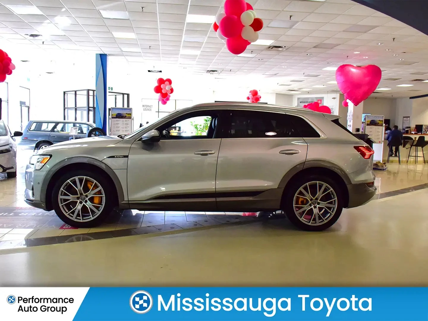 Audi E-Tron TECHNIK 55 * B&O * HEAD UP * ОБДУХВАНЕ * 70184КМ *, снимка 3 - Автомобили и джипове - 54116737