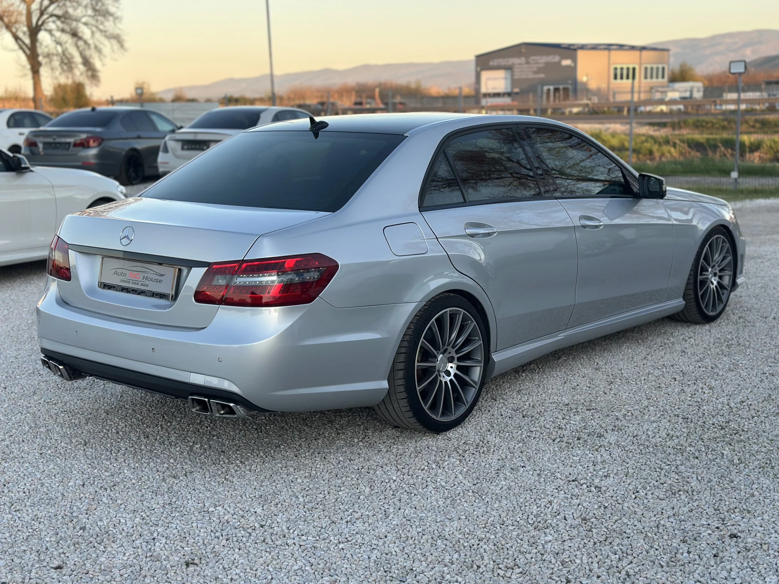 Mercedes-Benz E 350 AMG | TV | DIGITAL | МАСАЖИ | FULL, снимка 4 - Автомобили и джипове - 54144938