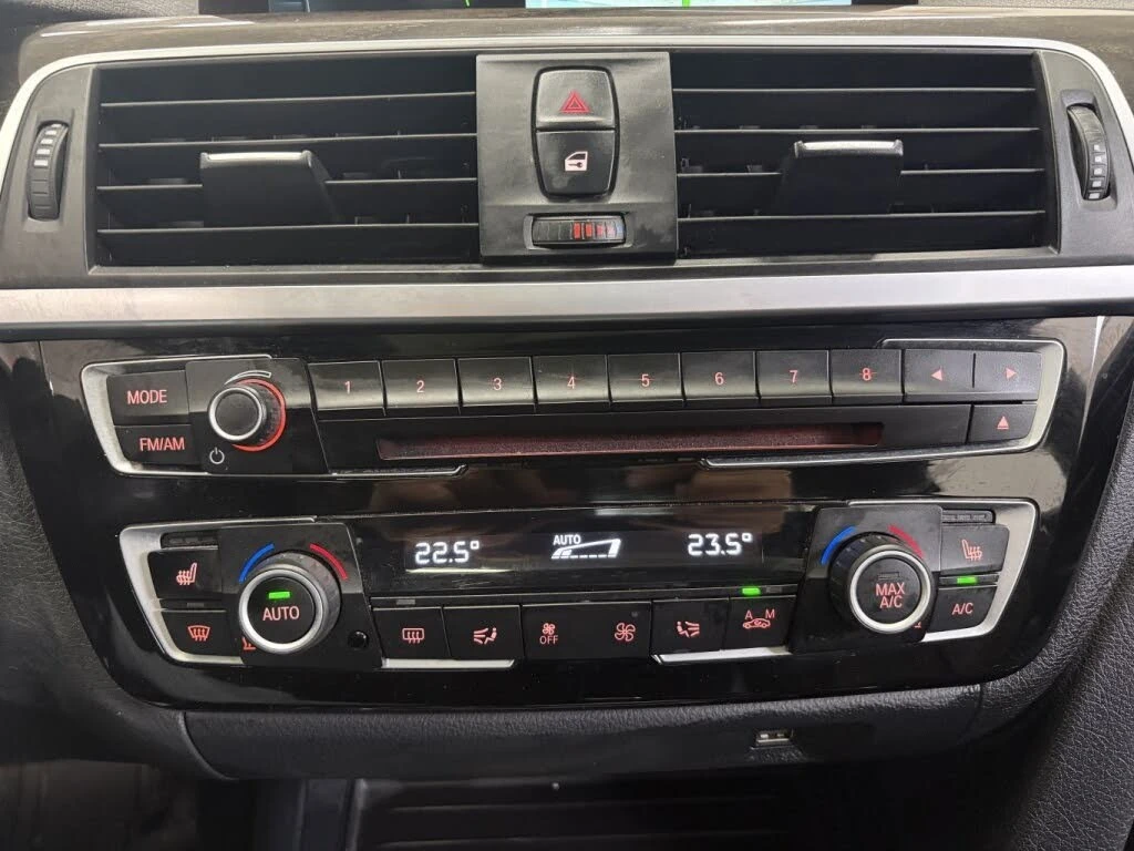 BMW 330 xDrive Sedan* АвтоКредит* (Цена до БГ) , снимка 12 - Автомобили и джипове - 54189840