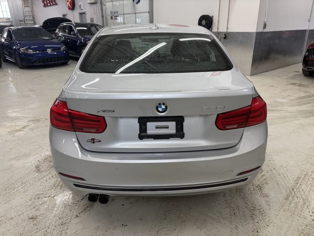 BMW 330 xDrive Sedan* АвтоКредит* (Цена до БГ) , снимка 3 - Автомобили и джипове - 54189840