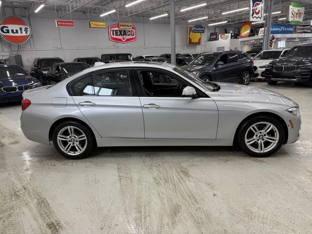 BMW 330 xDrive Sedan* АвтоКредит* (Цена до БГ) , снимка 4 - Автомобили и джипове - 54189840
