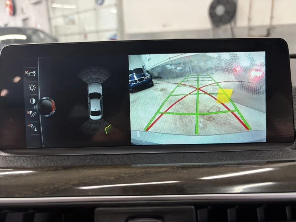 BMW 330 xDrive Sedan* АвтоКредит* (Цена до БГ) , снимка 11 - Автомобили и джипове - 54189840