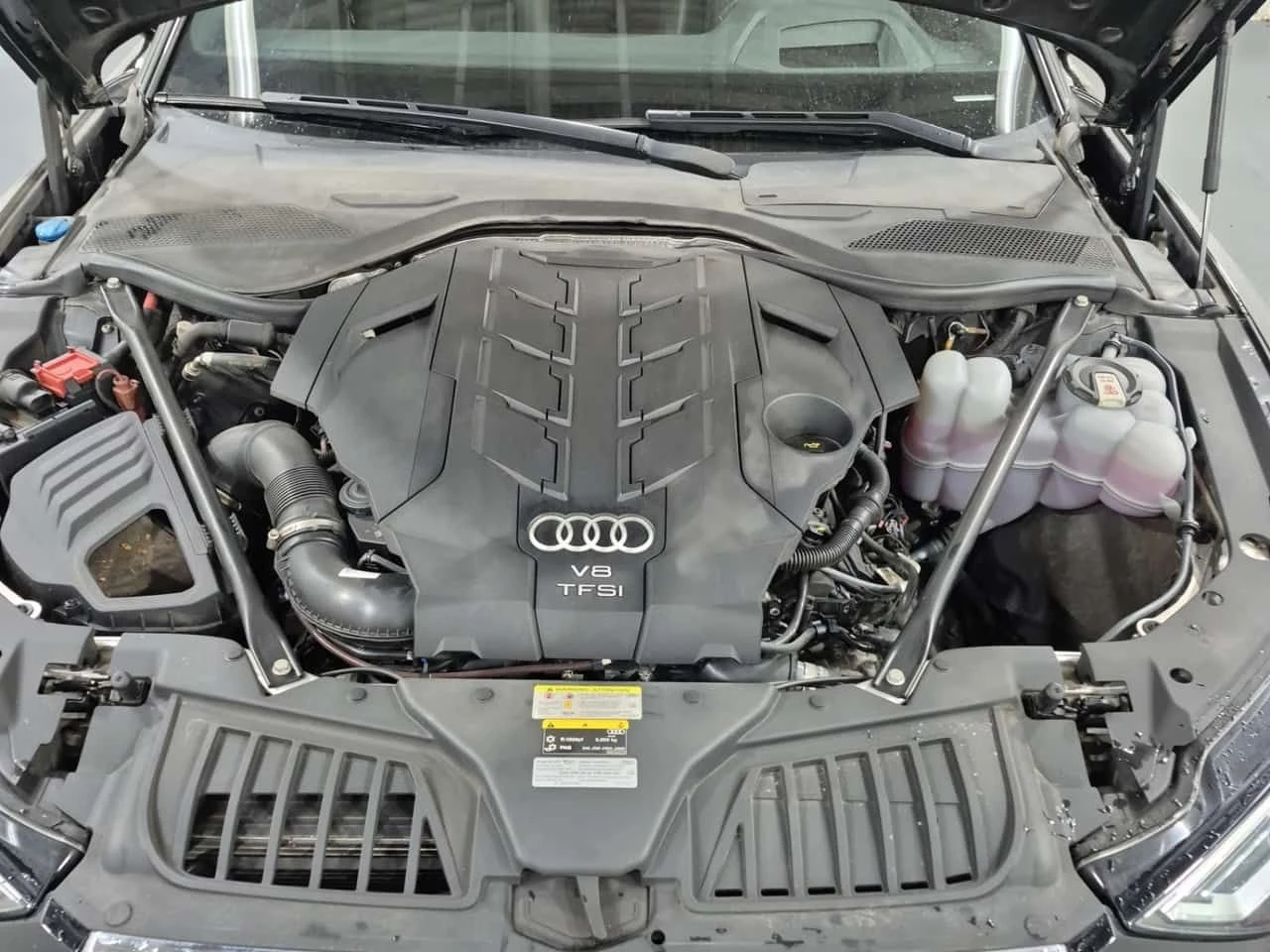 Audi A8 L 60 TFSI QUATTRO  CARFAX, снимка 16 - Автомобили и джипове - 54451697