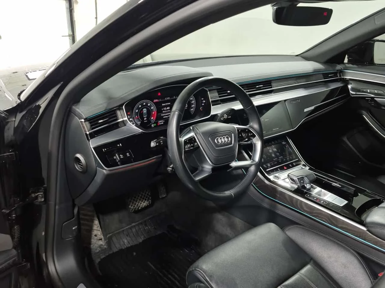 Audi A8 L 60 TFSI QUATTRO  CARFAX, снимка 10 - Автомобили и джипове - 54451697