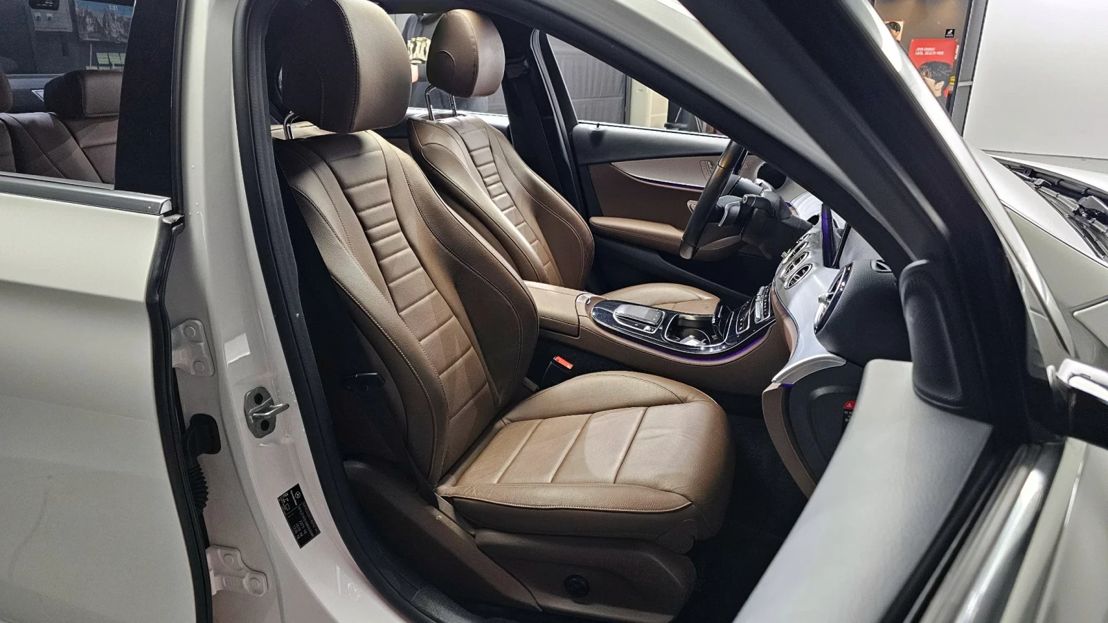 Mercedes-Benz E 250 * DISTRONIC * KAMEPA * ПОДГРЕВИ * ЛЮК, снимка 15 - Автомобили и джипове - 54697983