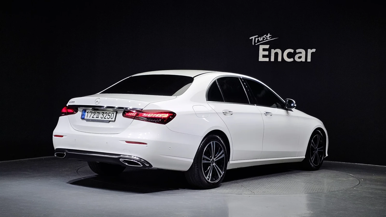 Mercedes-Benz E 250 * DISTRONIC * KAMEPA * ПОДГРЕВИ * ЛЮК, снимка 3 - Автомобили и джипове - 54697983