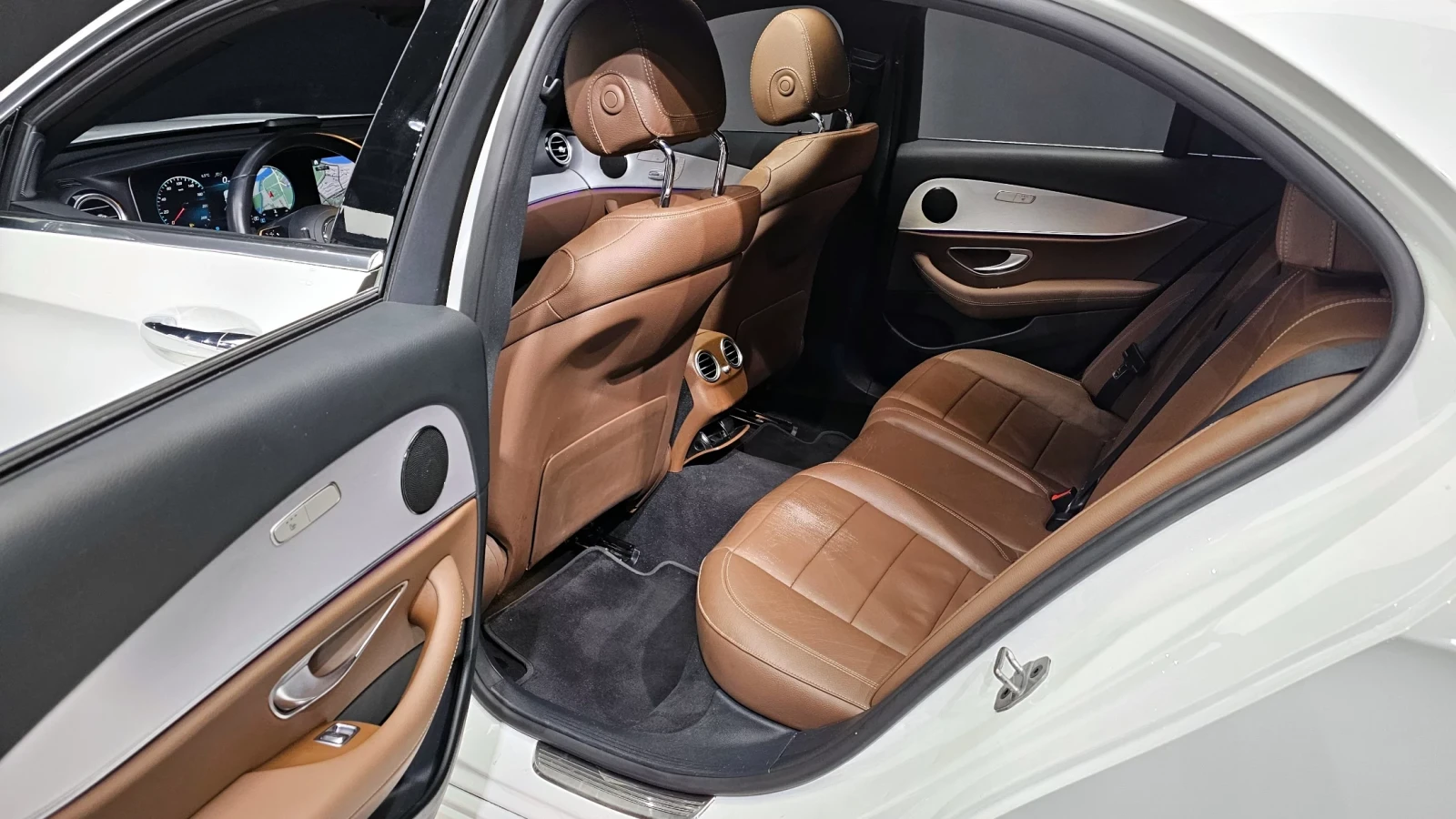 Mercedes-Benz E 250 * DISTRONIC * KAMEPA * ПОДГРЕВИ * ЛЮК, снимка 14 - Автомобили и джипове - 54697983