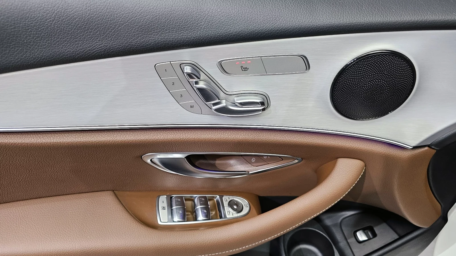 Mercedes-Benz E 250 * DISTRONIC * KAMEPA * ПОДГРЕВИ * ЛЮК, снимка 13 - Автомобили и джипове - 54697983