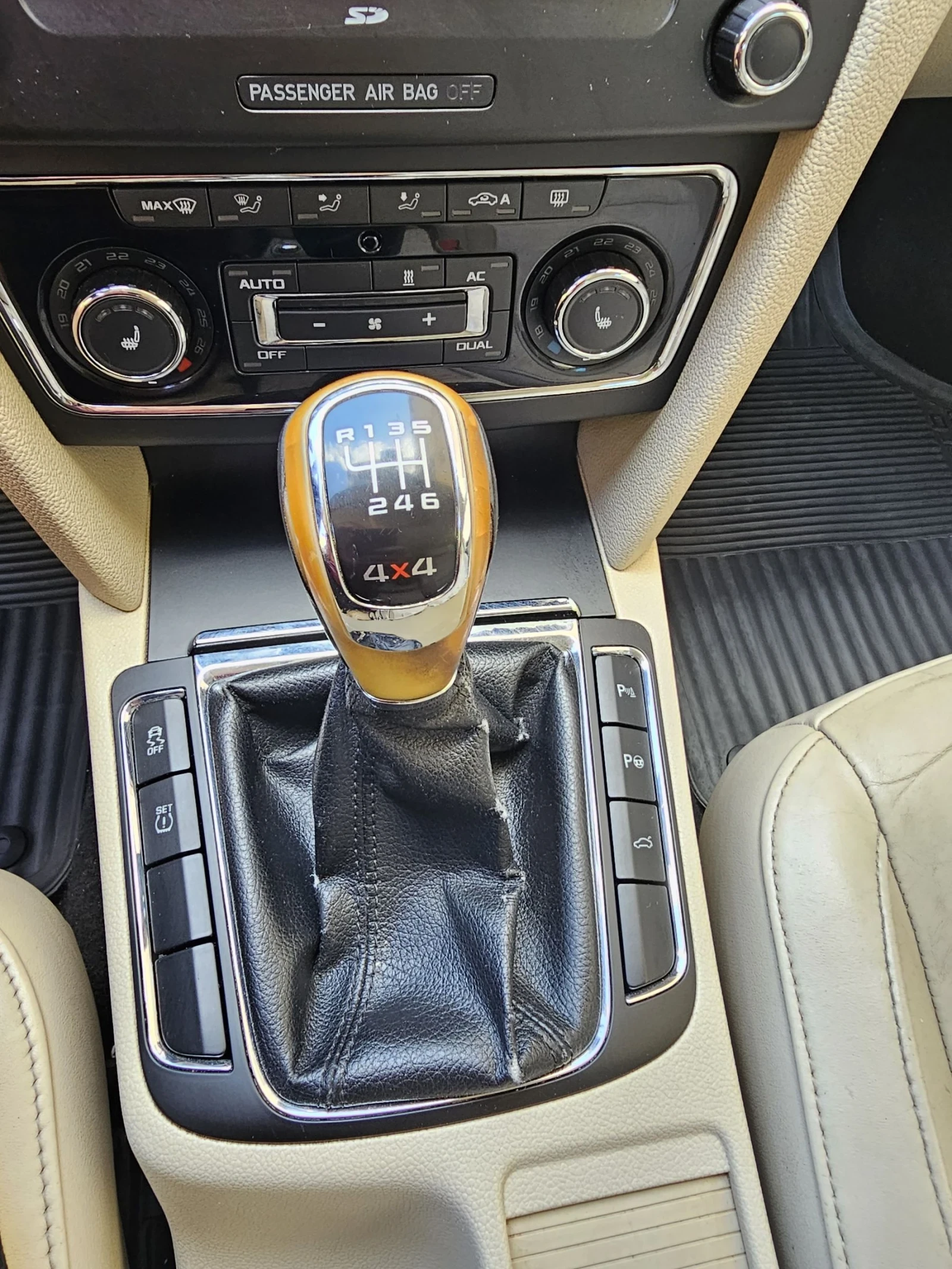 Skoda Superb 2.0TDI 170 к.с 4х4, снимка 11 - Автомобили и джипове - 55089118