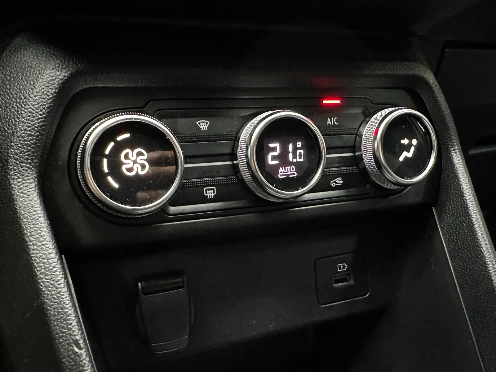Dacia Logan 1.0i 91 к.с./ГАЗ/от БГ/ГАРАНЦИЯ, снимка 11 - Автомобили и джипове - 55483731