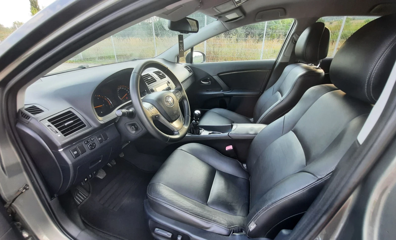 Toyota Avensis 2.0d4d Navi Kamera Xenon Keyless, снимка 9 - Автомобили и джипове - 55827501
