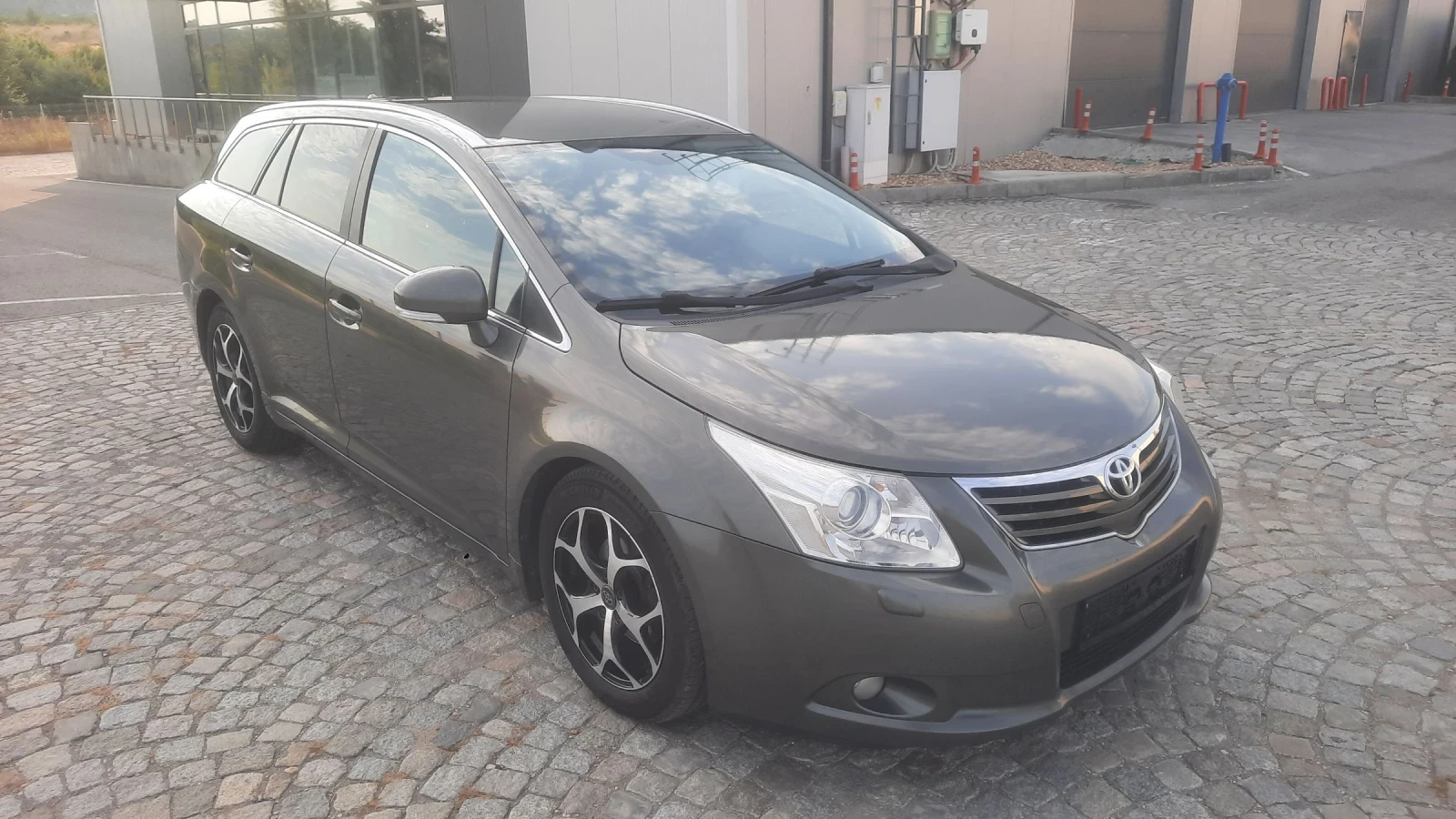 Toyota Avensis 2.0d4d Navi Kamera Xenon Keyless, снимка 3 - Автомобили и джипове - 55827501