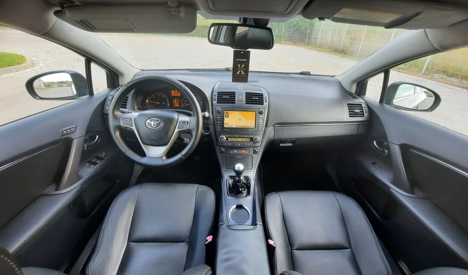 Toyota Avensis 2.0d4d Navi Kamera Xenon Keyless, снимка 10 - Автомобили и джипове - 55827501