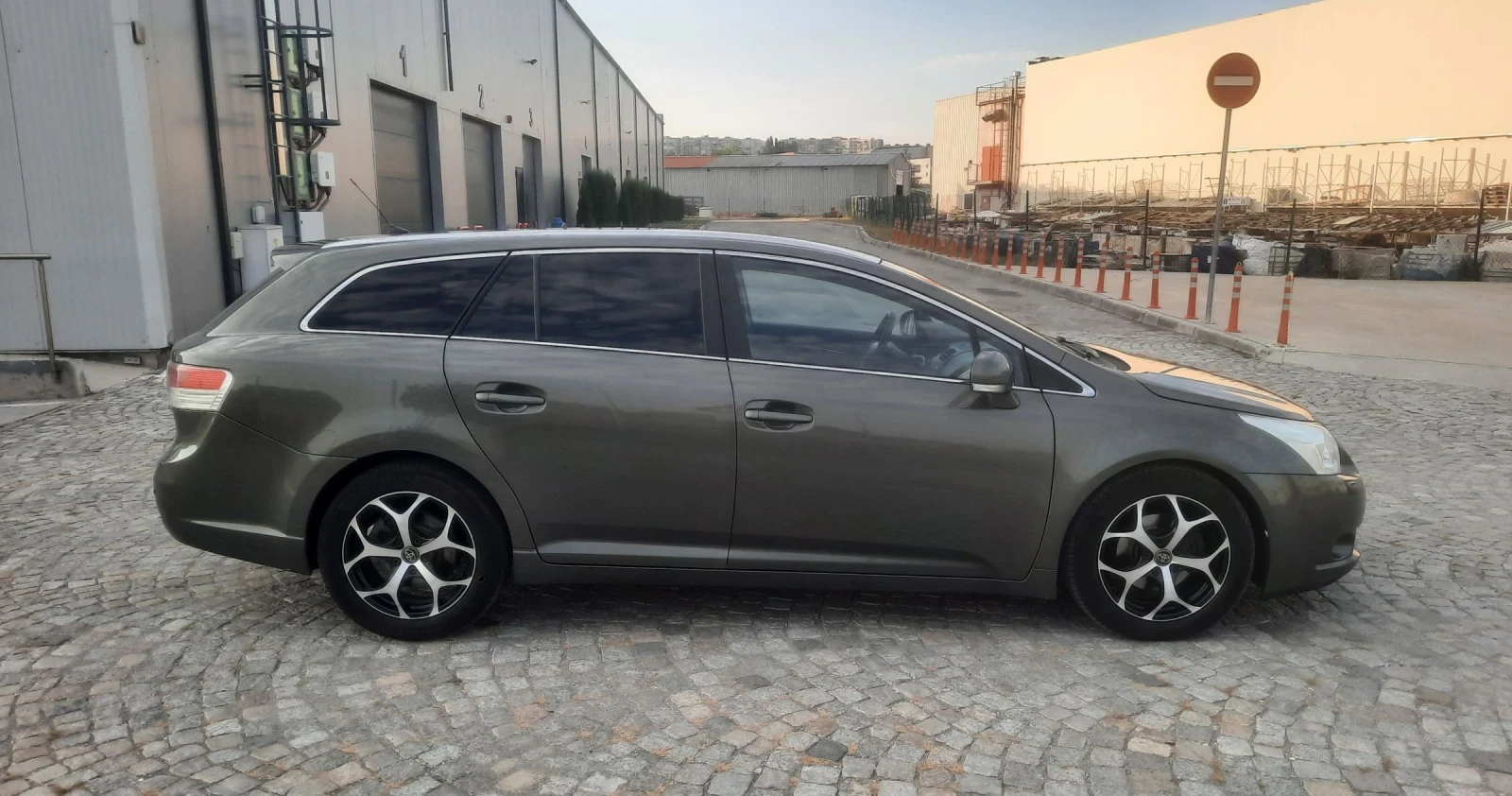 Toyota Avensis 2.0d4d Navi Kamera Xenon Keyless, снимка 4 - Автомобили и джипове - 55827501