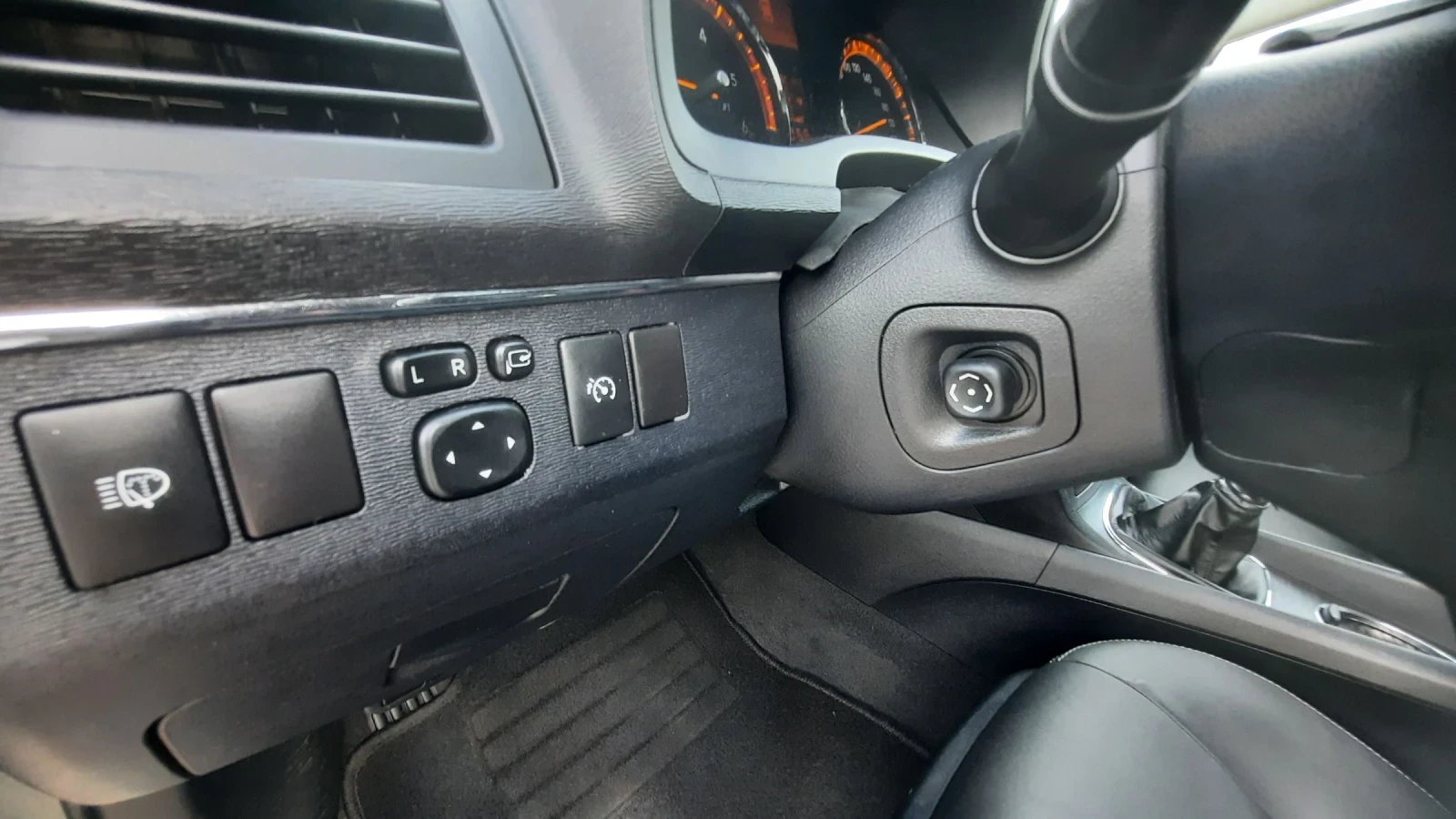 Toyota Avensis 2.0d4d Navi Kamera Xenon Keyless, снимка 14 - Автомобили и джипове - 55827501