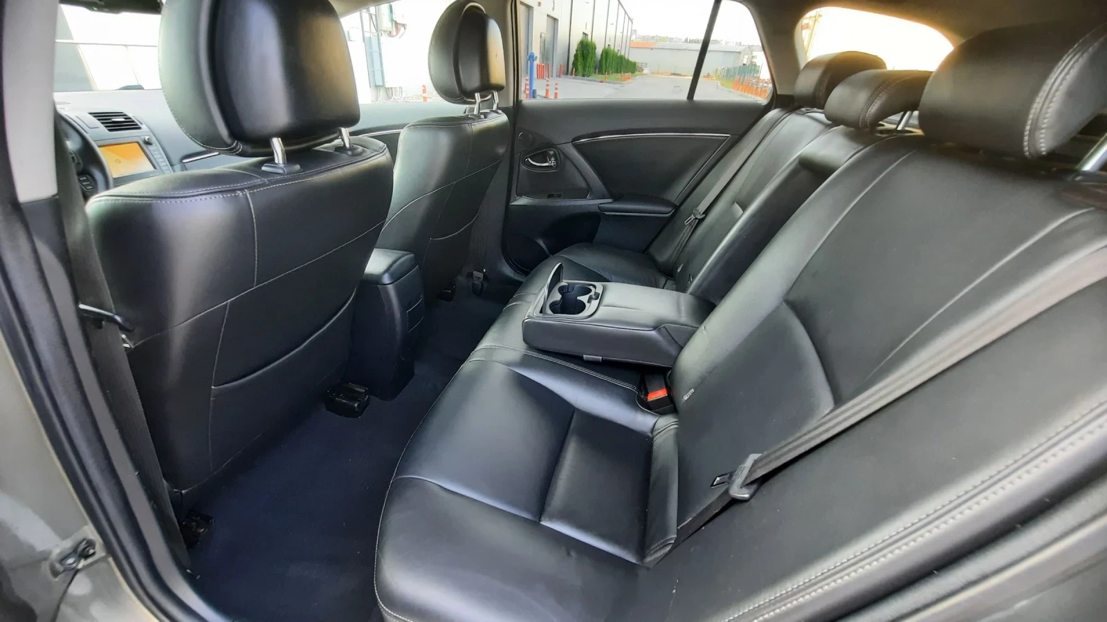 Toyota Avensis 2.0d4d Navi Kamera Xenon Keyless, снимка 12 - Автомобили и джипове - 55827501