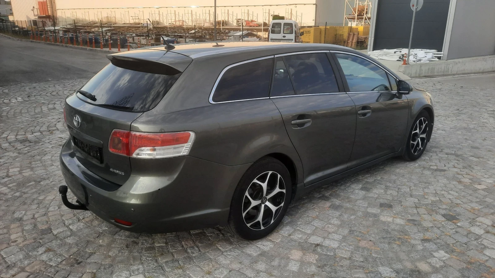 Toyota Avensis 2.0d4d Navi Kamera Xenon Keyless, снимка 5 - Автомобили и джипове - 55827501