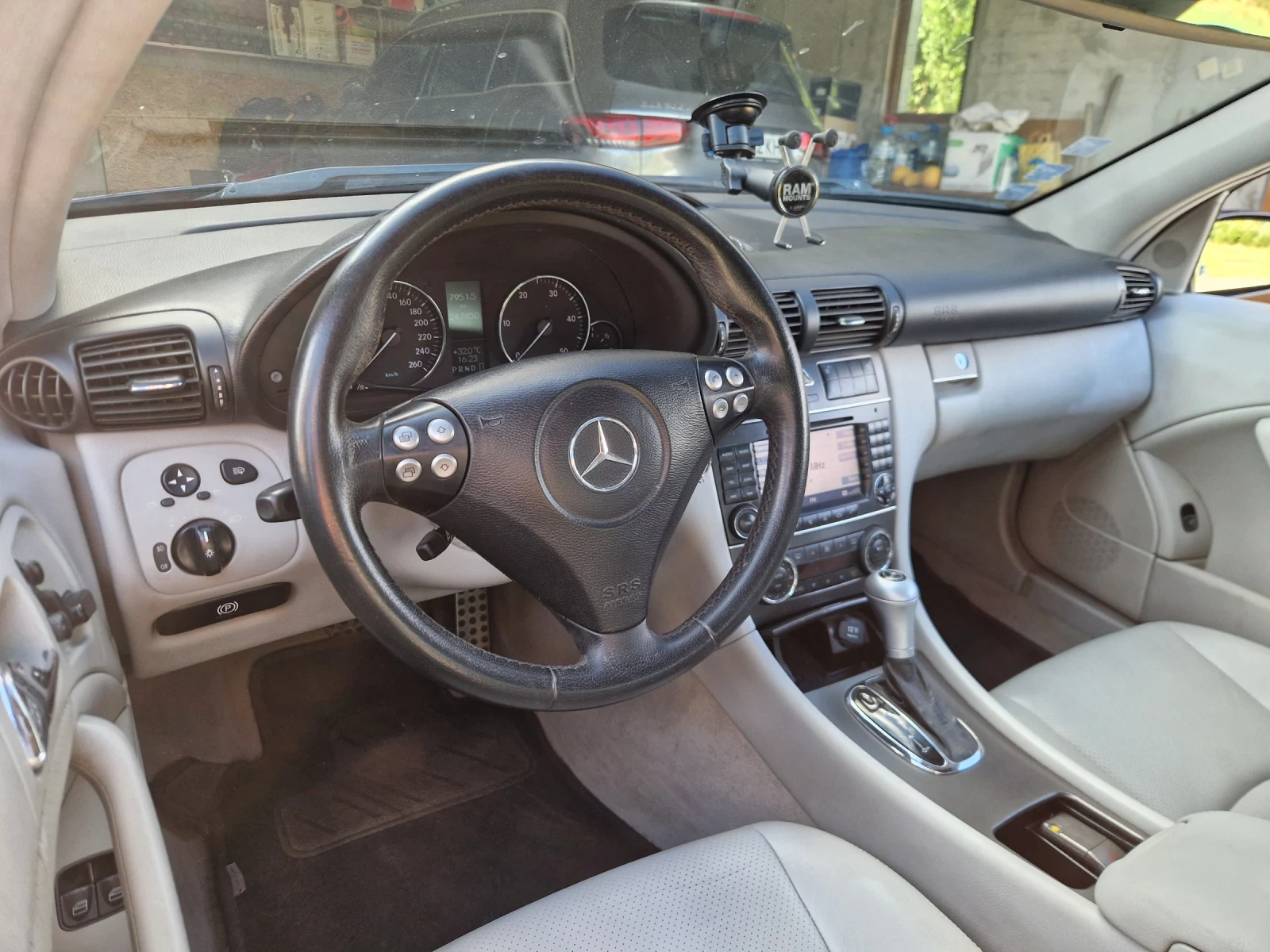 Mercedes-Benz C 220, снимка 7 - Автомобили и джипове - 56165395