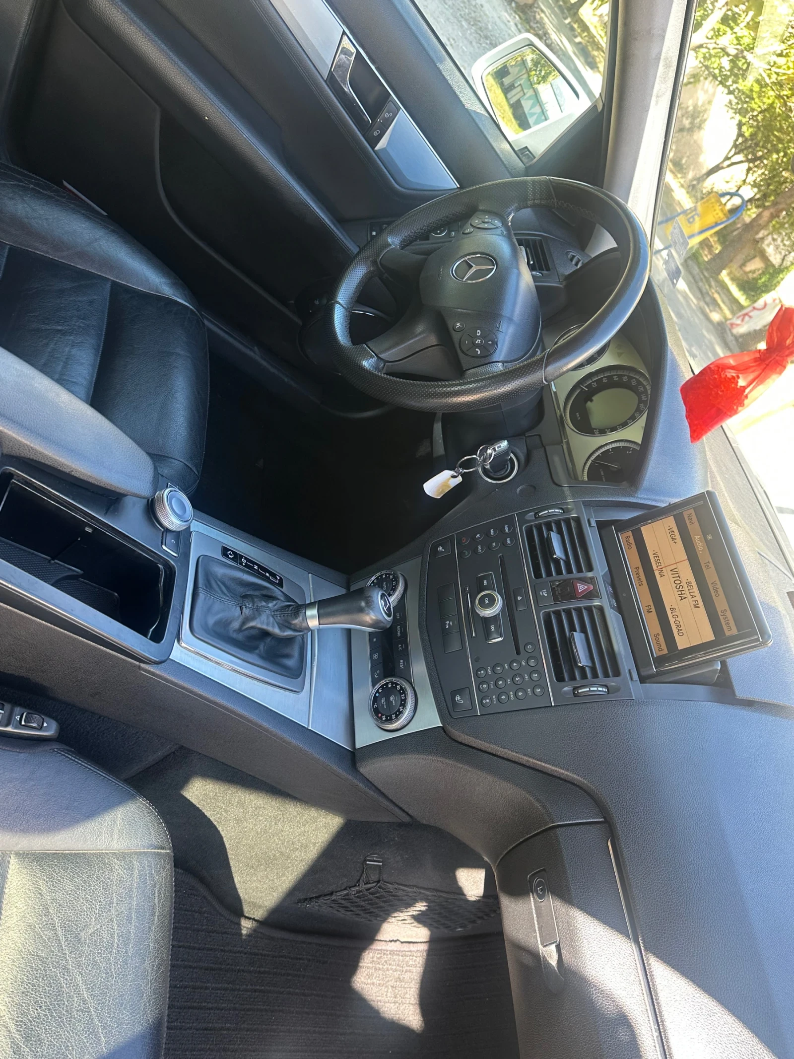 Mercedes-Benz C 320, снимка 11 - Автомобили и джипове - 56356393
