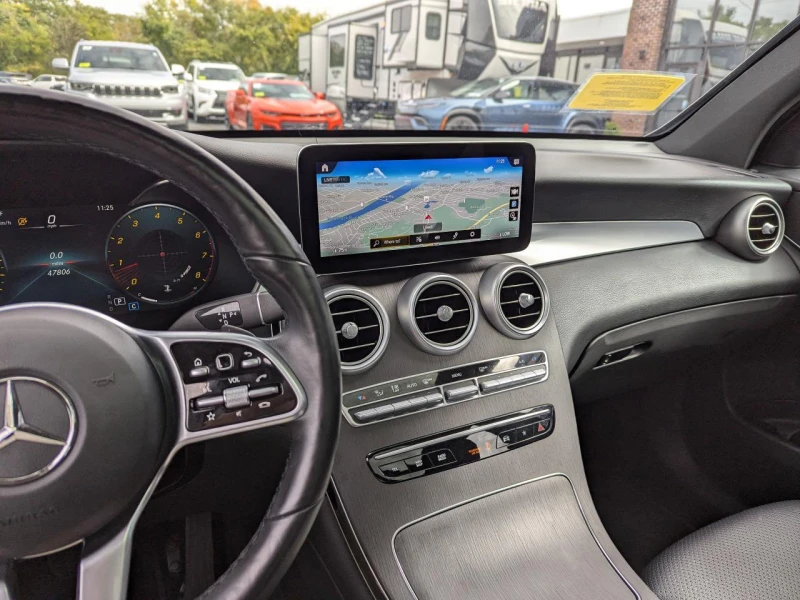 Mercedes-Benz GLC 300 4MATIC/DIGITAL/BURMESTER/PANO, снимка 7 - Автомобили и джипове - 49060328