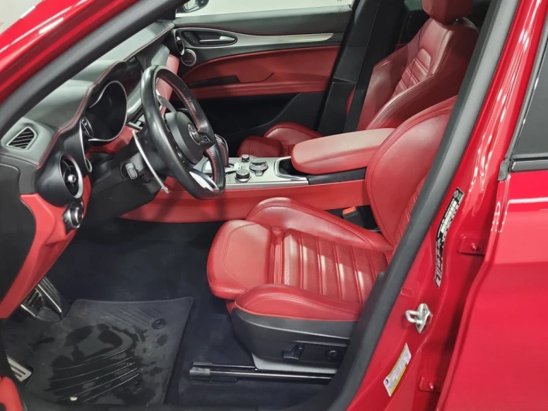 Alfa Romeo Stelvio CARFAX* АВТОФИНАНСИРАНЕ* БЕЗ ПЪРВОНАЧАЛНА ВНОСКА* , снимка 5 - Автомобили и джипове - 52770402